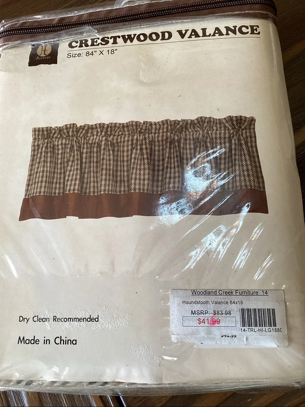 BNWT Crestwood Valance 84” x 18”